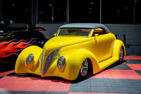 1939 Ford Coupe Deluxe 1